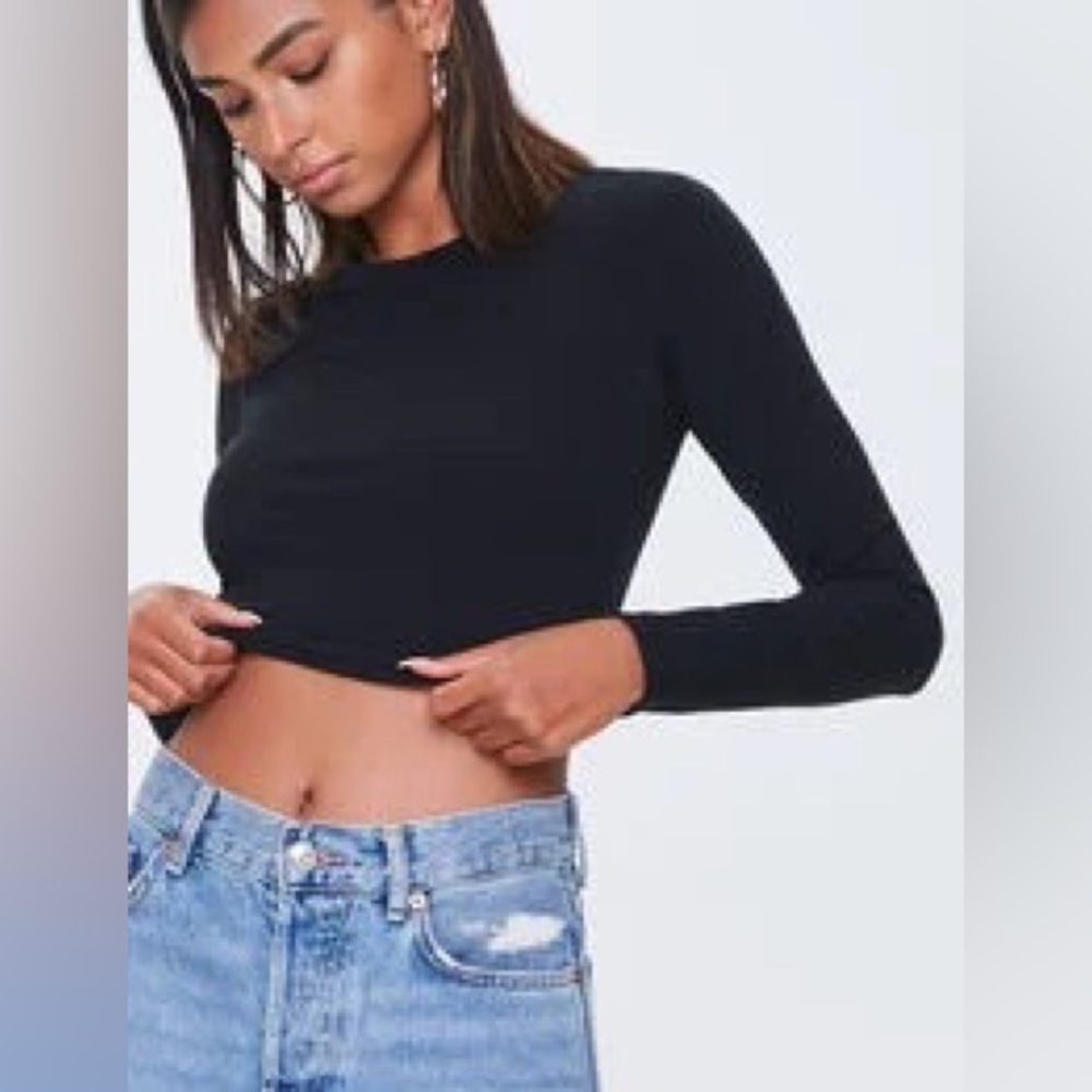 ❤️ 5/25 FOREVER 21 Long Sleeve Crop Top Back Zip Sexy Comfortable and Stylish.